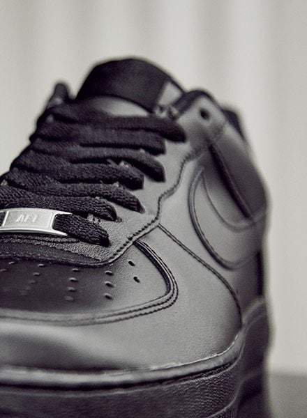 История на обувките Nike Air Force 1 – как са създадени и какво е значението им за стрийтуеър културата? nike af1 tsvyat cheren