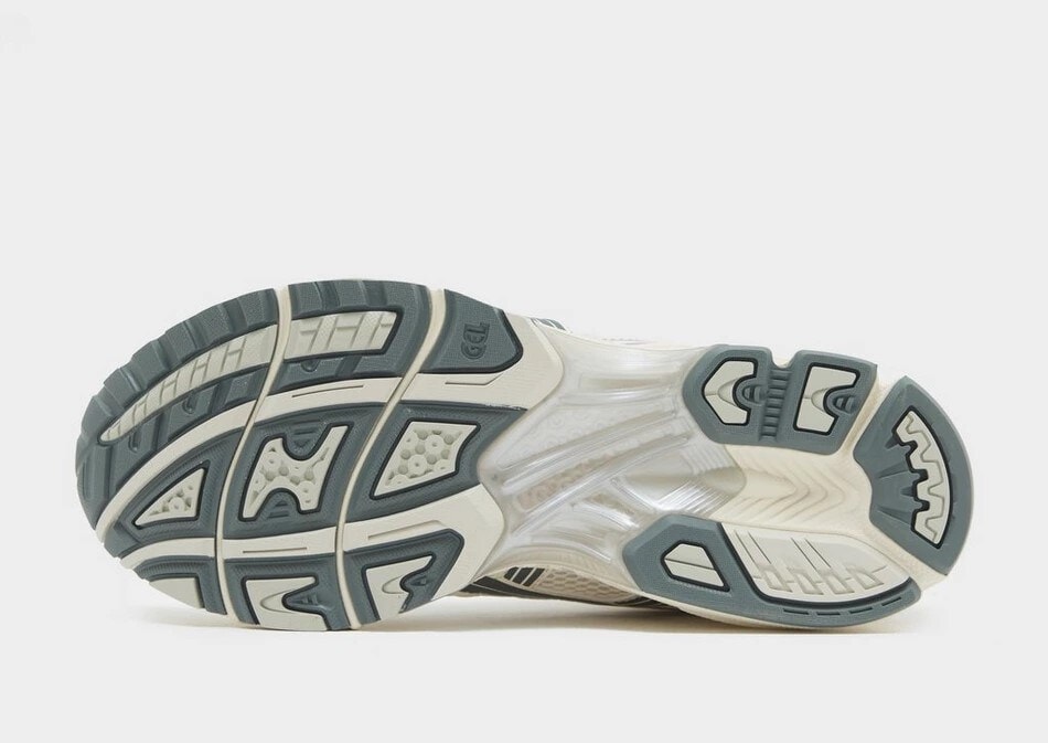 podmetka Asics